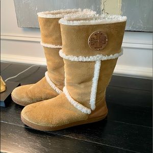 Tory Burch Amelie shearling boots . Tan . $125